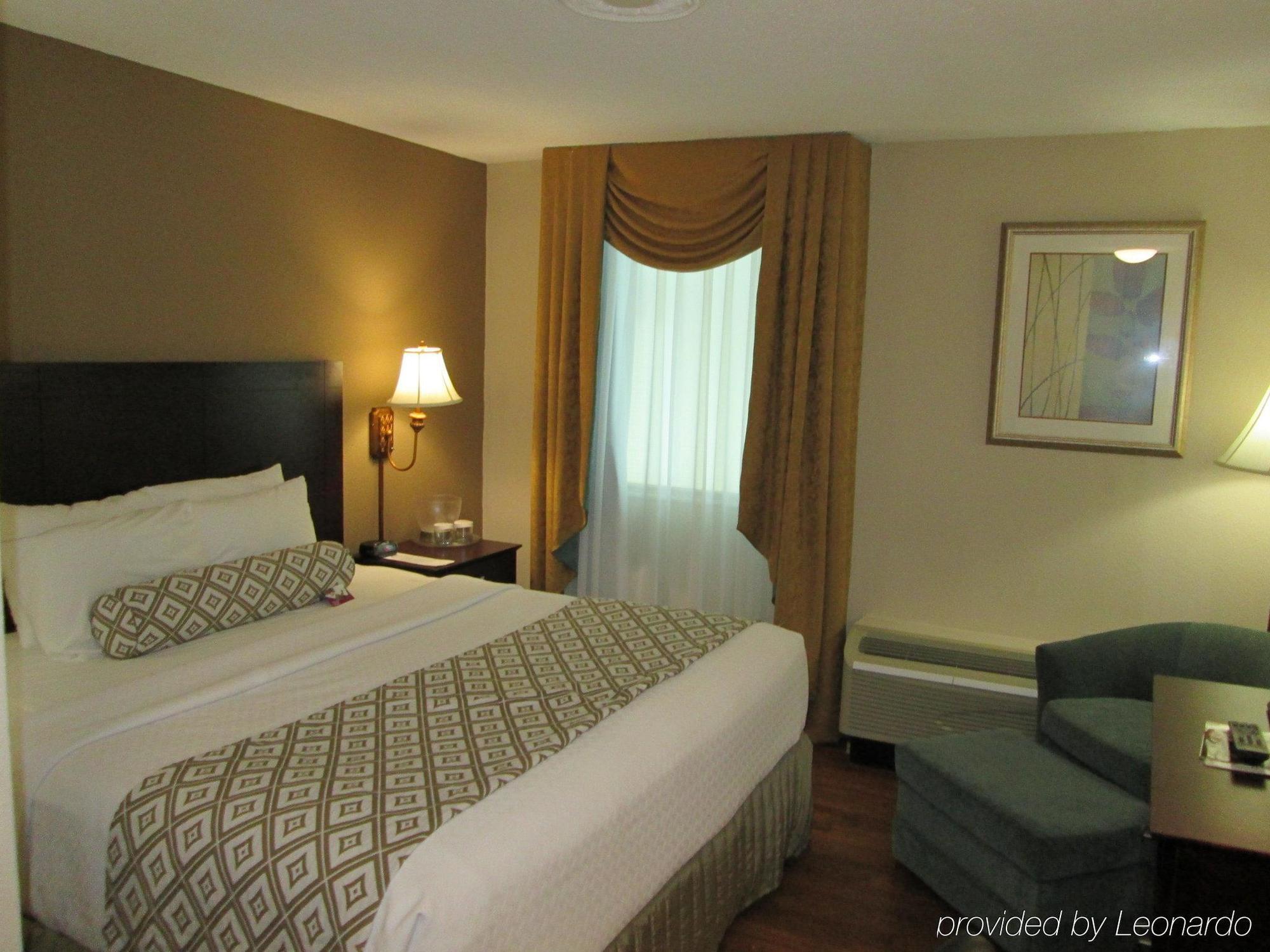 Clayton Plaza Hotel & Extended Stay Bagian luar foto